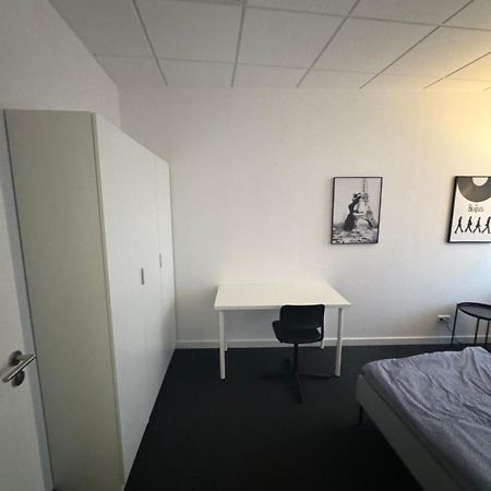 Wohnung Mit 9 Schlafzimmern Und 1 Wohnzimmer Ottobrunn Kültér fotó